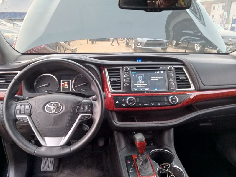 Thumbnail 3 of 2018 Toyota Highlander